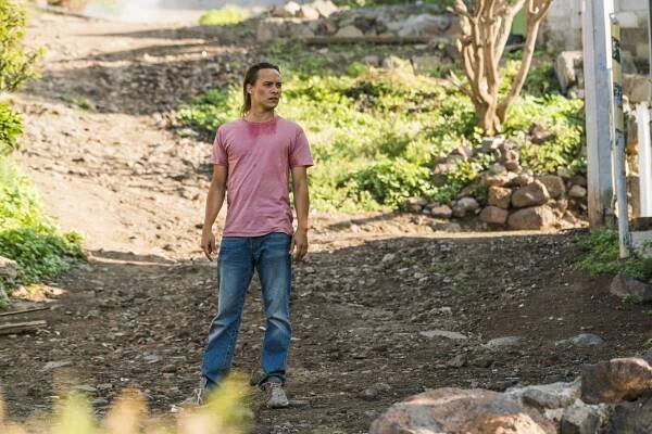 Živí mrtví: Počátek konce - Město mrtvých - Z filmu - Frank Dillane