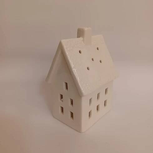 Keramický domeček, 8,5 x 6,9 x 12,9 cm, teple bílá, 2xLR44 | DECOLED