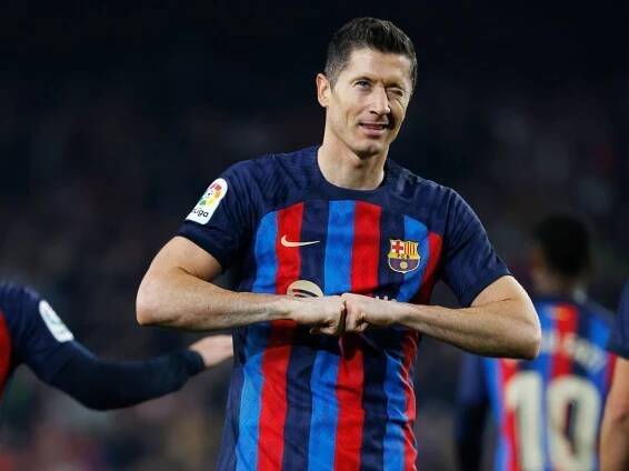 Robert Lewandowski on target as Barcelona beat Cadiz to restore LaLiga lead