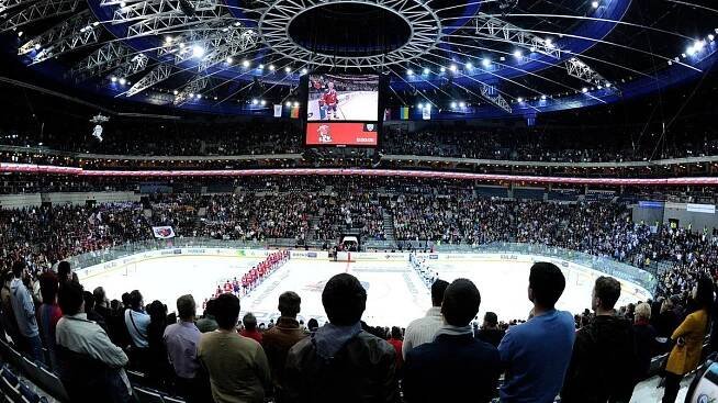 Nová kostka, výměna sedaček a snad i druhý prstenec. Víme, jak se změní O2 arena před šampionátem