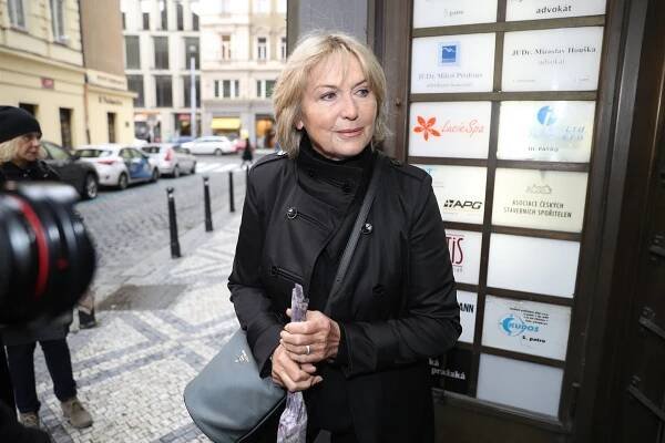 Jan Balzer se svou Eliškou. Láska i po 40 letech: Nádherná Balzerová vyvedla manžela do společnosti