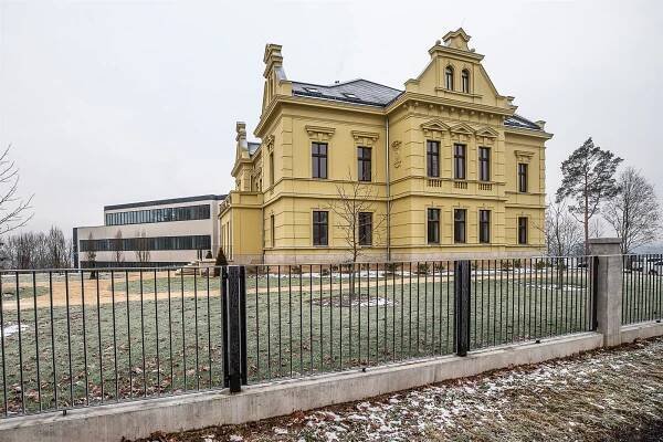 Ve Dvoře Králové dokončují soukromou léčebnu, zprvu jí chybělo povolení