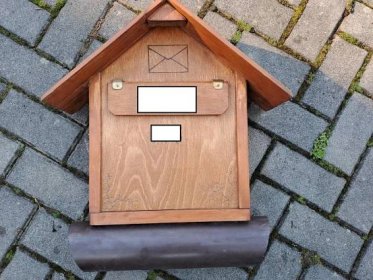 Dřevěná poštovní schránka