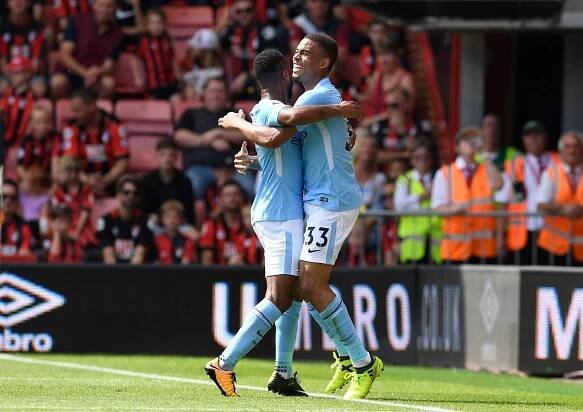 Manchesterské týmy vítězí. Citizens zachránil Sterling, United pomohli střídající hráči