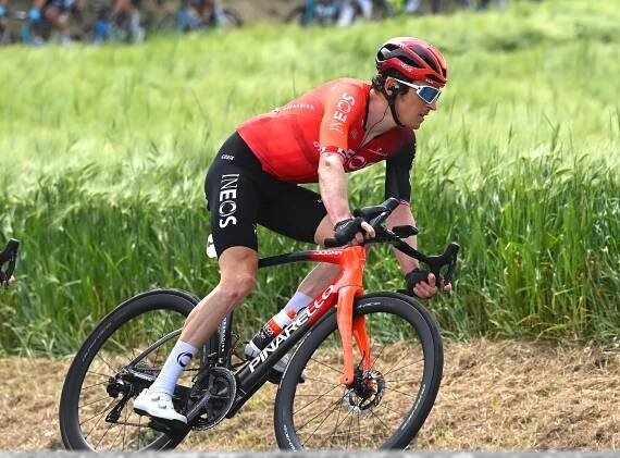 Geraint Thomas cornering at the Giro d'Italia