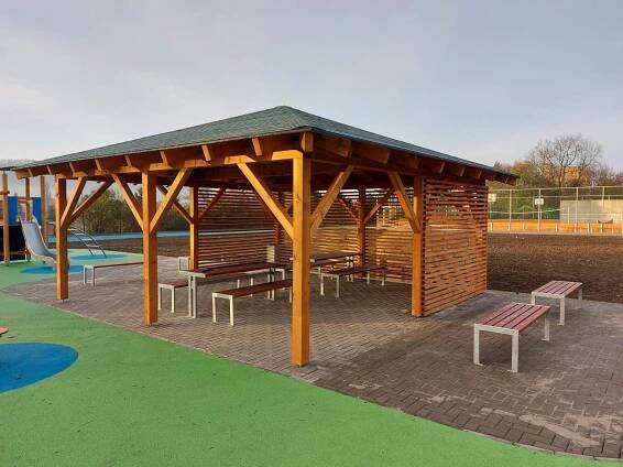 Venkovní učebny - PROJEKTOVÁNÍ SPORTOVIŠŤ s.r.o.