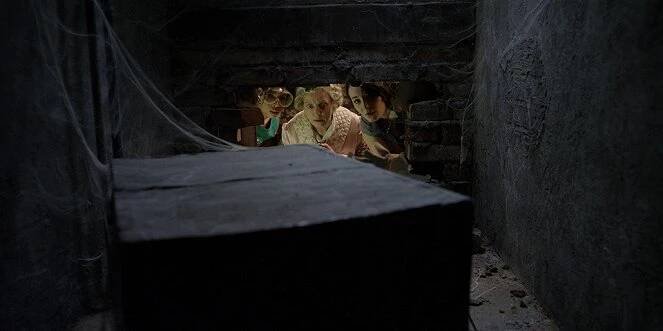 Modrá jako safír - Z filmu - Jennifer Lotsi, Maria Ehrich, Katharina Thalbach