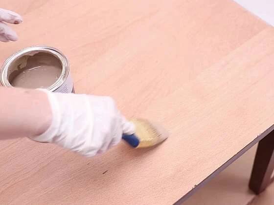Jak dát starému stolu novou tvář metodou fládrování
