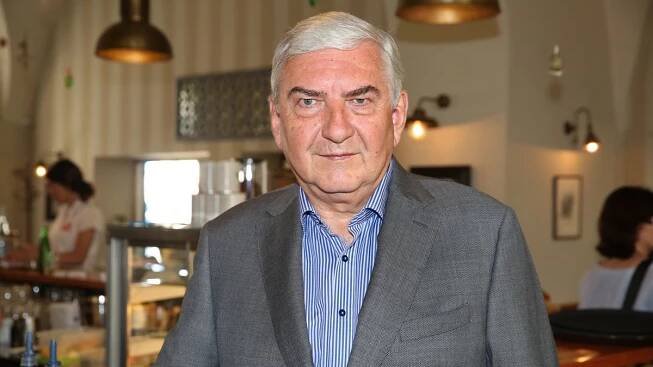 V jakém filmu přišel o mužskou chloubu a koho ztvárnil v Postřižinách? Miroslav Donutil slaví 70. narozeniny, připomeňte si jeho role!
