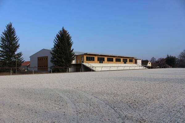 Nová chlouba Slatiňan. Hala a kolbiště pro spřežení, skoky i jiné akce | Jezdci.cz