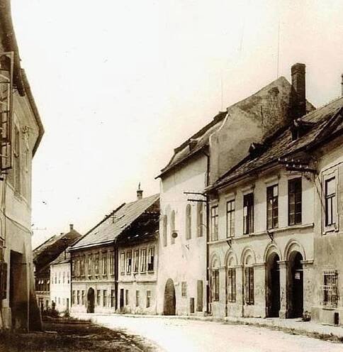 ŠTAJNHAUS | Historie