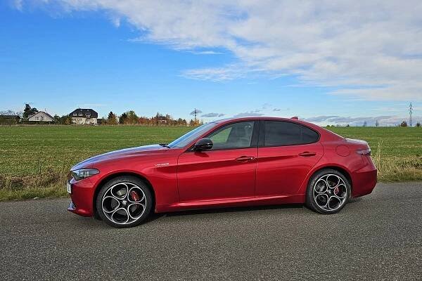 Test Alfa Romeo Giulia Veloce 2,0 Turbo Q4 (2023)