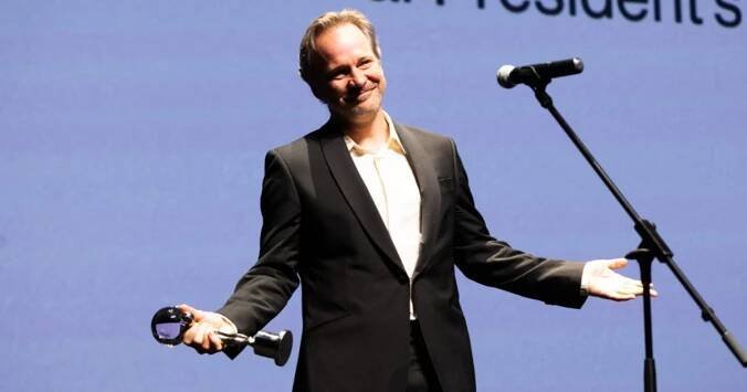 Herec Peter Sarsgaard s Cenou prezidenta