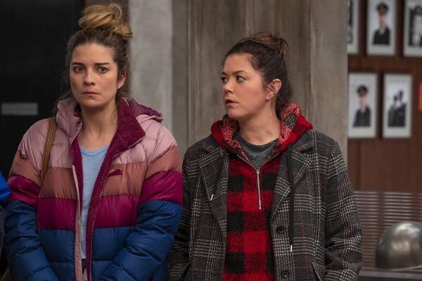 Kevin Can F**k Himself - Fixed - Z filmu - Annie Murphy, Mary Hollis Inboden
