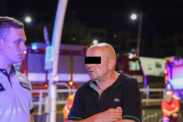 Bizarní nehoda na Barrandově: Opilý Polák vjel autem po kolejích do tunelu a zasekl se