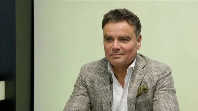 XTV.cz - „Soudí se účelově, vrací se totalitní jazyk, SPD mohou zakázat. Z armády se stává politická divize vlády. Fialu už si nejde spojit s ničím pozitivním.“ – Petr Holec