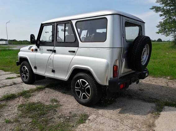 Socialistické auto vonící novotou? Vyzkoušeli jsme UAZ Hunter, 45 let starý off-road vyrobený letos