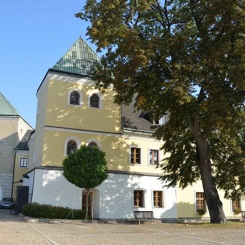 Velká Bystřice a Hotel Zámek