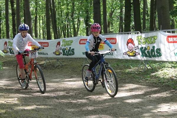 OBRAZEM: Závod Tour de Kids se díky Slaňákům opět vydařil