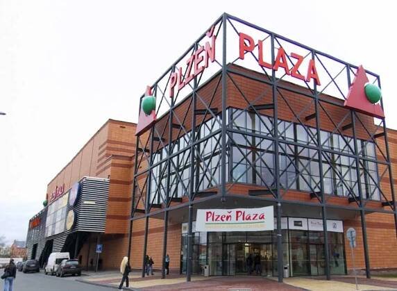 Plzeňská Plaza, kde se zřítil strop u kina, má otevřeno