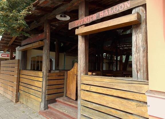 Posezení v restauraci hotelu Saloon ve Zlíně