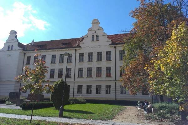 Gymnázium Benešov foto 1
