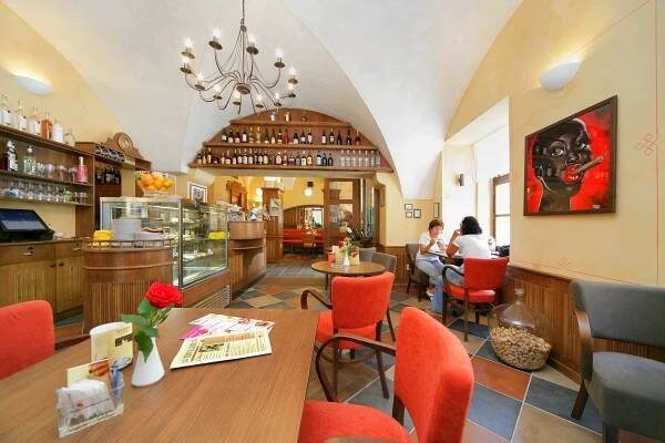 Hotel a Cafe U Zvonu - Hotel - Krkonoše - Vrchlabí