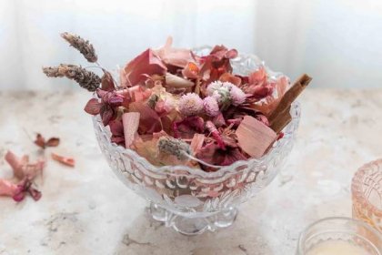 Potpourri Gives New Life to Old Flowers