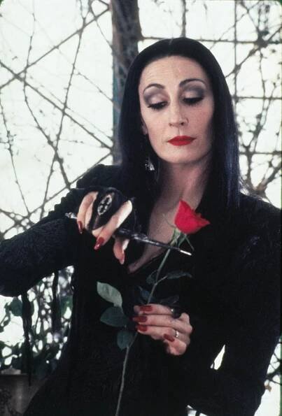 Anjelica Huston in Addamsova rodina (1991)
