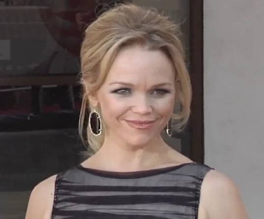 Lauren Bowles Biography – Facts, Childhood, Family Life, Achievements