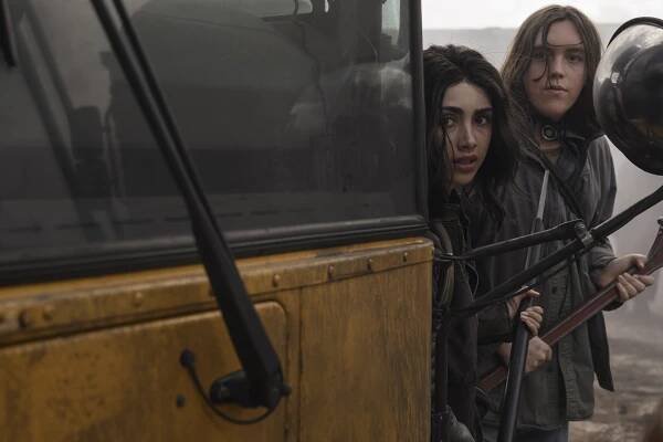 The Walking Dead: World Beyond - The Blaze of Gory - Z filmu - Alexa Mansour, Hal Cumpston