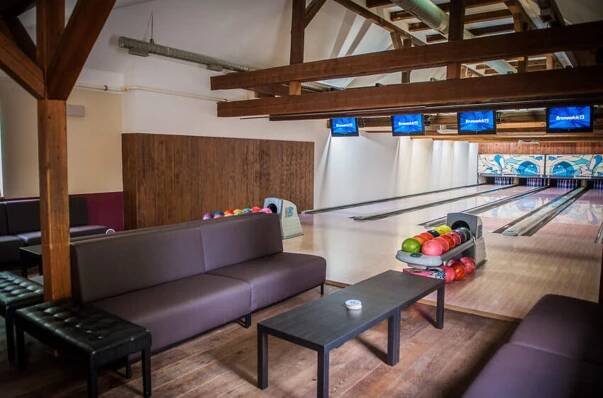 XBowling Kyje - 4 profesionální dráhy v atraktivním bowlingovém centru