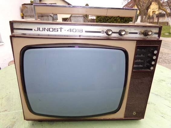 Stará ruská přenosná televize Junosť 4018 - Starožitnosti