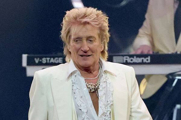 LAS VEGAS, NEVADA - MAY 26: (EDITORIAL USE ONLY) Rod Stewart performs during the 2025 American Music Awards at BleauLive Theater at Fontainebleau Las Vegas on May 26, 2025 in Las Vegas, Nevada
