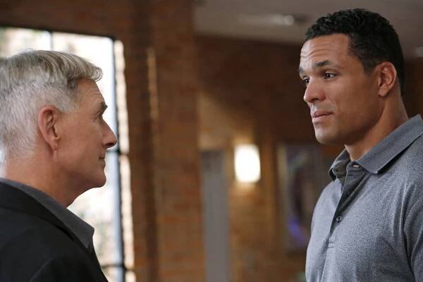 Námořní vyšetřovací služba - Zabijte posla - Z filmu - Mark Harmon, Tony Gonzalez