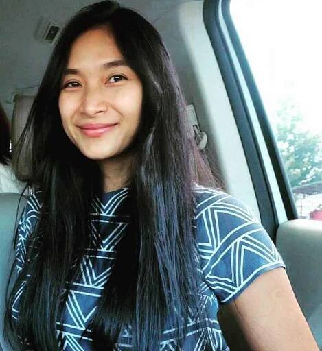 Happy Salma Selfie