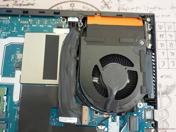 Dell G15 5530 review: RTX 4050 gaming laptop in Dark Shadow Gray - NotebookCheck.net Reviews