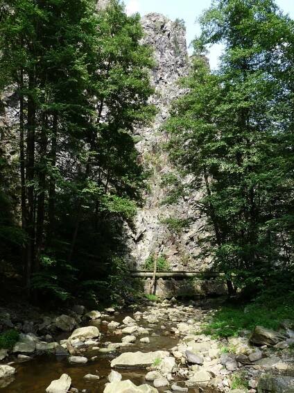 Dívčí kámen (Maidštejn, Menštejn) zdroj: Wikimedia Commons