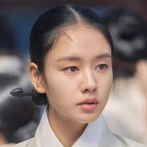 Ahn Eun Jin 20
