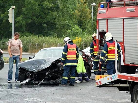 Nehoda zkomplikovala průjezd Chebem