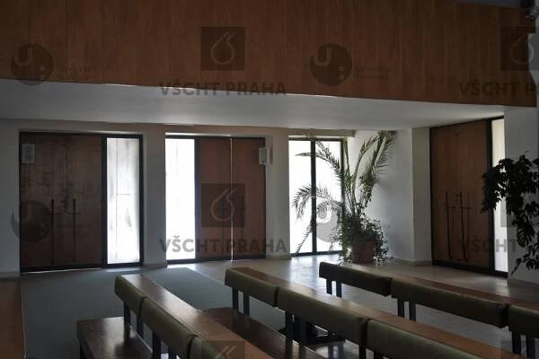 Brány do smuteční obřadní síně | Sochy a města