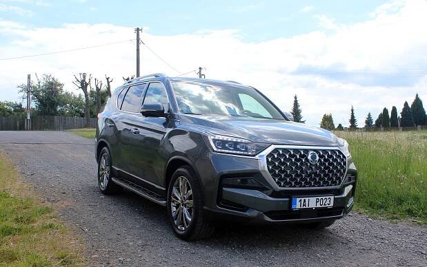 Velký, nápadný a komfortní. Nový Rexton může konkurovat zavedeným SUV - Auto4Drive.cz