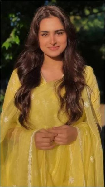 Ayesha Khan's impressive outfit you can't miss