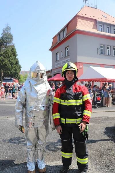 FOTO: Hořící domeček, technika. Děti slavily v Rumburku svůj den s hasiči
