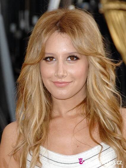 Ashley Tisdale - celebrity účes - HappyHair
