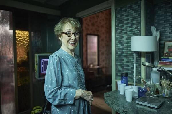 Sherlock - Poslední případ - Z natáčení - Una Stubbs