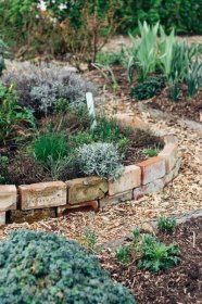 Cihly na zahradě aneb 50+ nápadů na cihlový zahradní design
