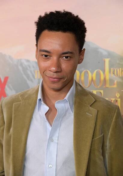World Premiere Of Netflix's The School For Good And Evil at Regency Village Theatre on October 18, 2022 in Los Angeles, California - Kit Young - Škola dobra a zla - Z akcí