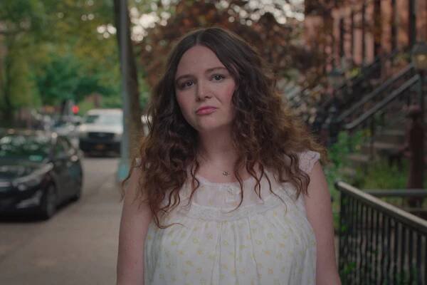'Too Much' Trailer: Megan Stalter sets her sights on a new life in London in Lena Dunham's Netflix rom-com series