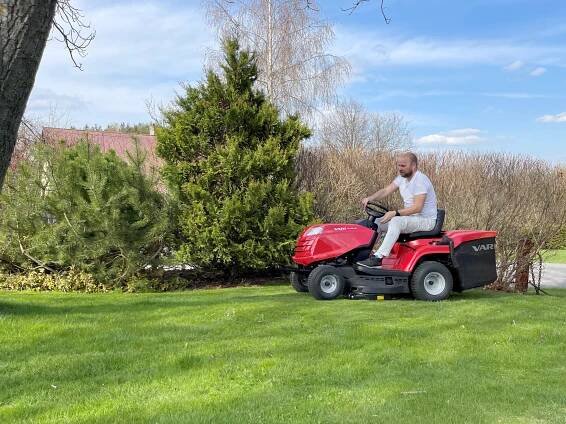 Travní traktor RL 98 HW
